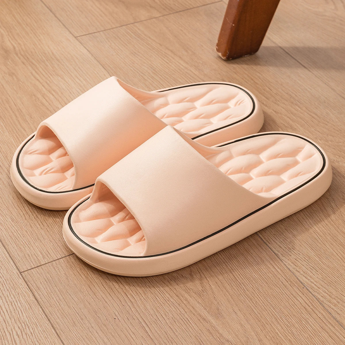 Pantoufles d'été tendance pour hommes, nouvelles sandales nuage à semelle souple et antidérapante pour la maison, la plage, l'intérieur et l'extérieur