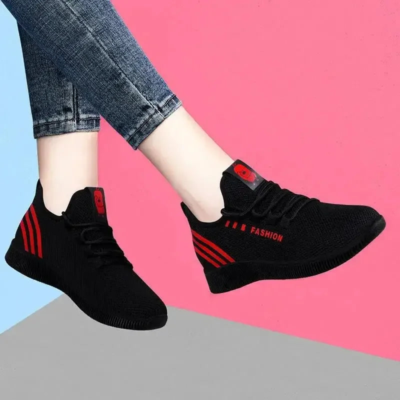 Femmes chaussures de Tennis 2025 printemps nouvelle mouche tissage vieux pékin tissu chaussures petite marguerite femmes chaussures de sport décontractées chaussures de marche