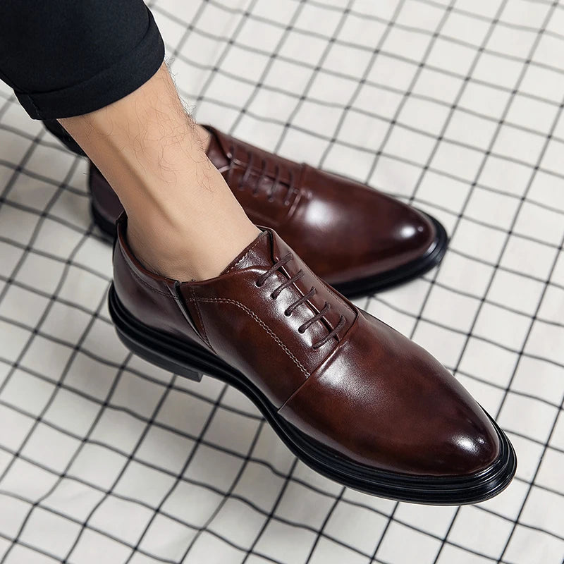 Classique Oxfords chaussures hommes rétro décontracté affaires chaussures en cuir Social pour hommes bureau mariage chaussures en cuir hommes chaussures habillées