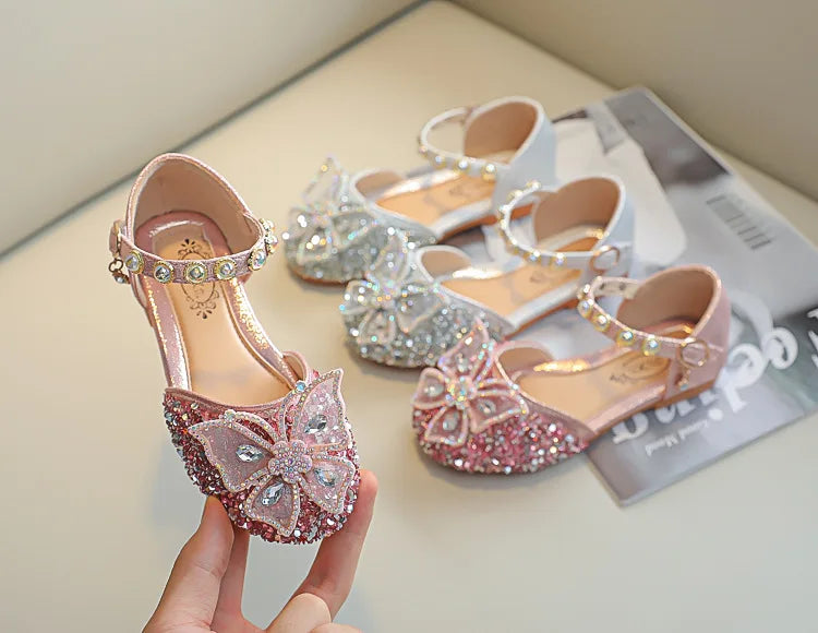Nouvelles sandales d'été pour filles, style princesse, à nœud, chaussures Mary Jane à bout fermé et semelle souple pour enfants, chaussures de scène plates et décontractées pour la danse