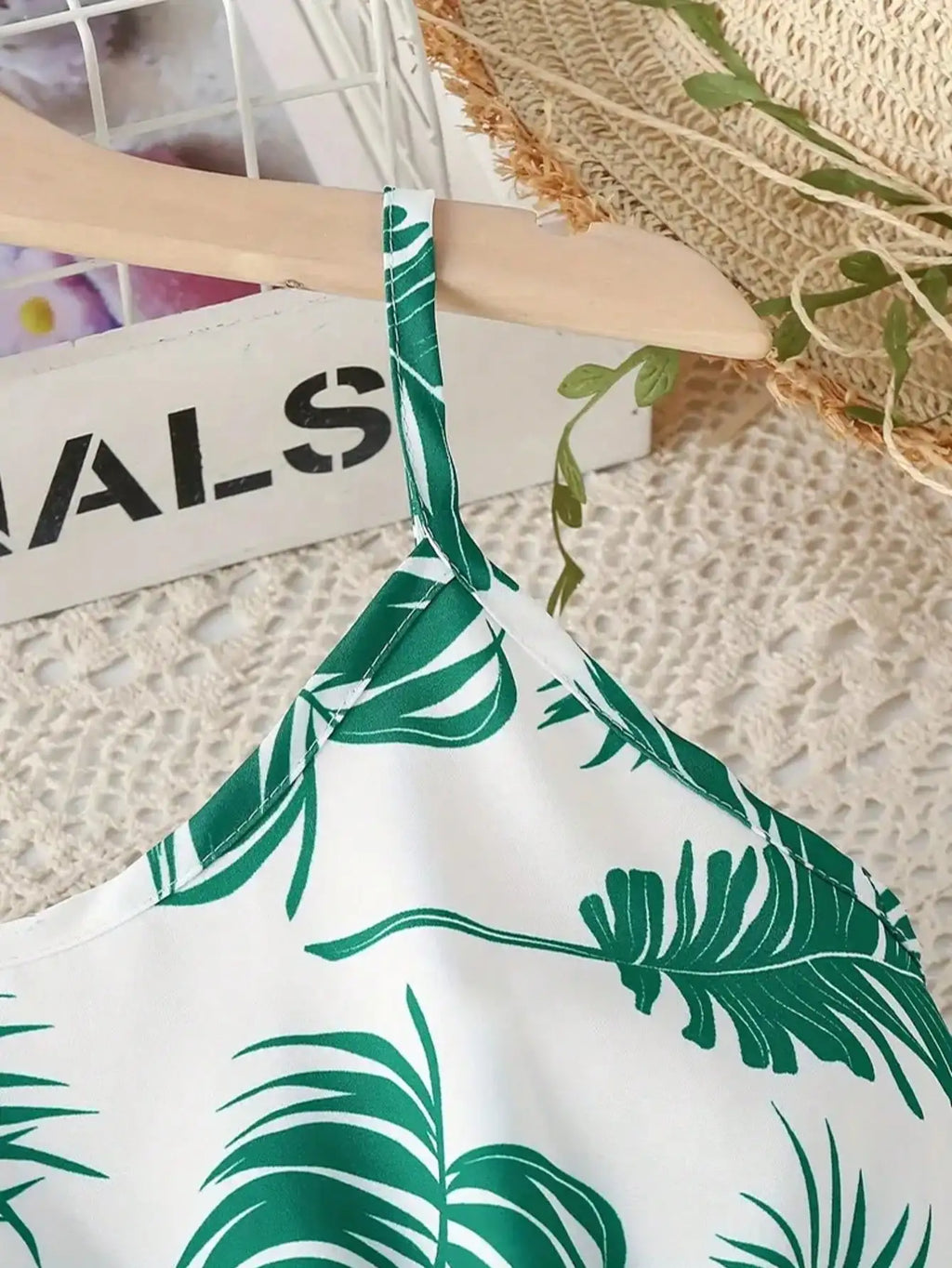 Combinaison d'été sans manches à imprimé feuilles pour fille - Mélange de polyester extensible décontracté, design épaules dénudées, longueur genou, jupe de plage