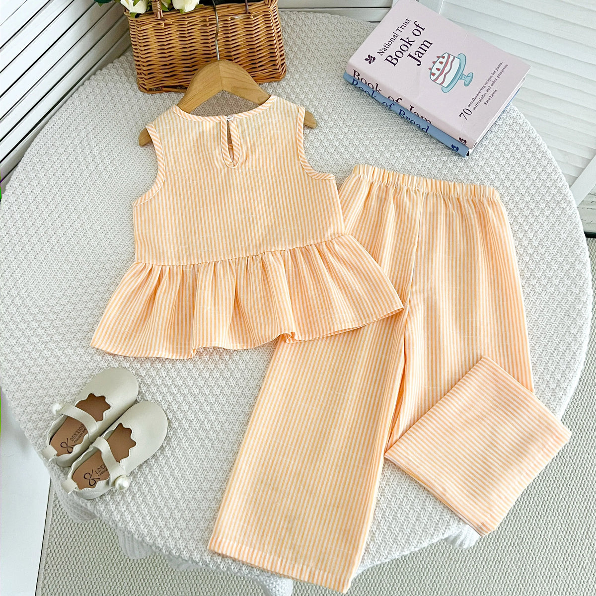 Costumes d'été pour filles, ensemble deux pièces sans manches avec nœud à rayures verticales bleues, haut + pantalon, vêtements doux pour enfants