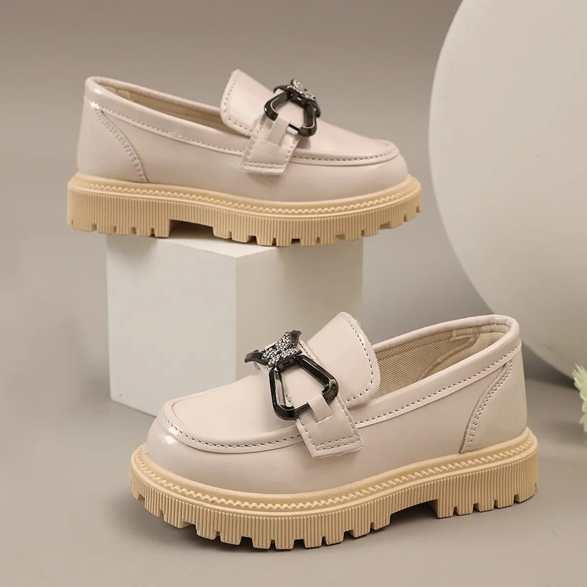 Chaussures en cuir pour enfants, chaussures de princesse papillon brillant, bout rond, à enfiler, mocassins élégants et doux Mary Jane pour filles, automne 2025