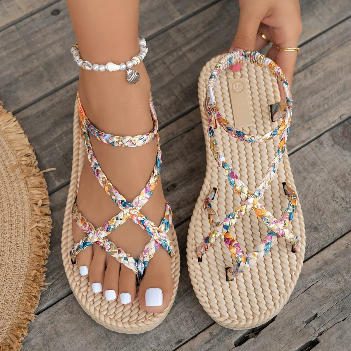 Sandales plates pour femmes, sandales légères et tendance, chaussures de plage pour femmes, nouvelles sandales d'été à bout rond, chaussures confortables