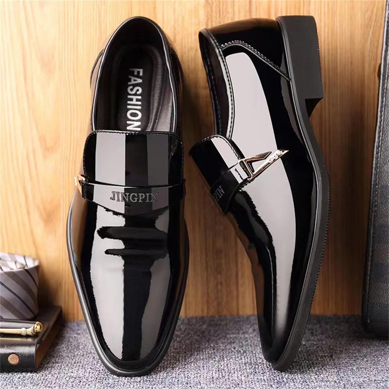 Chaussures en cuir verni PU noir pour hommes, chaussures d'affaires décontractées, chaussures de travail formelles pour le bureau, fête de mariage