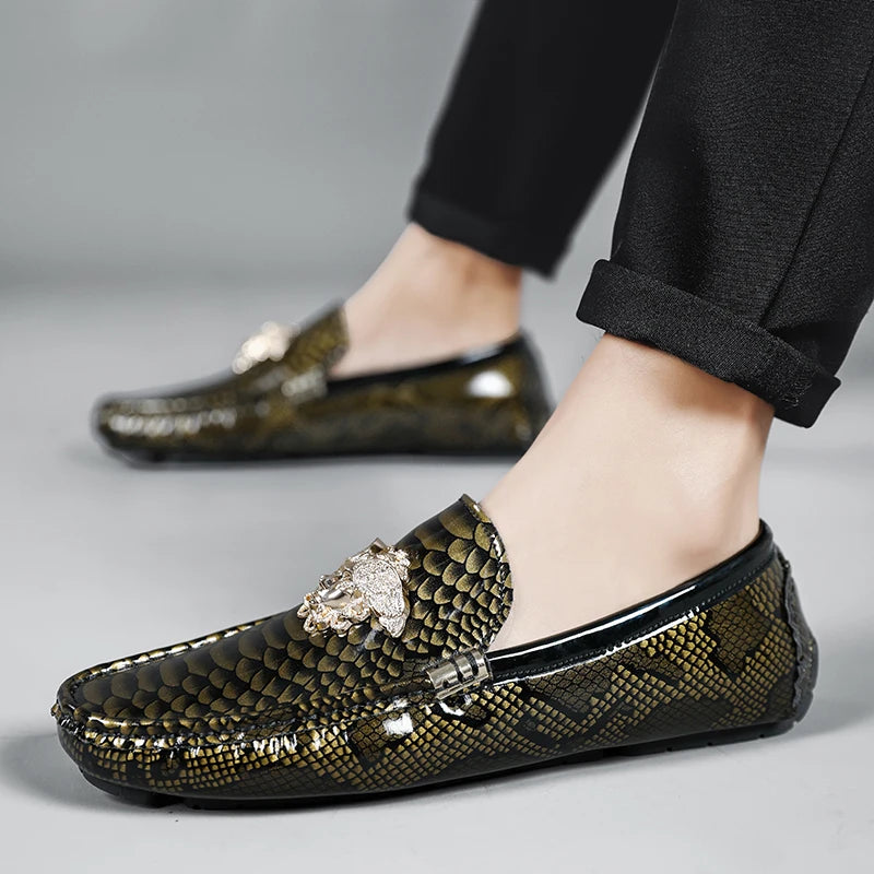 Mocassins de conduite en cuir verni pour hommes, chaussures de bureau italiennes, mocassins à enfiler confortables, chaussures décontractées imprimées pour la salle, la fête, le printemps