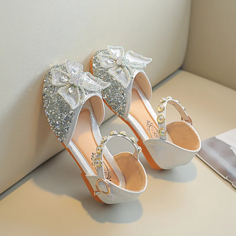 Nouvelles sandales d'été pour filles, style princesse, à nœud, chaussures Mary Jane à bout fermé et semelle souple pour enfants, chaussures de scène plates et décontractées pour la danse
