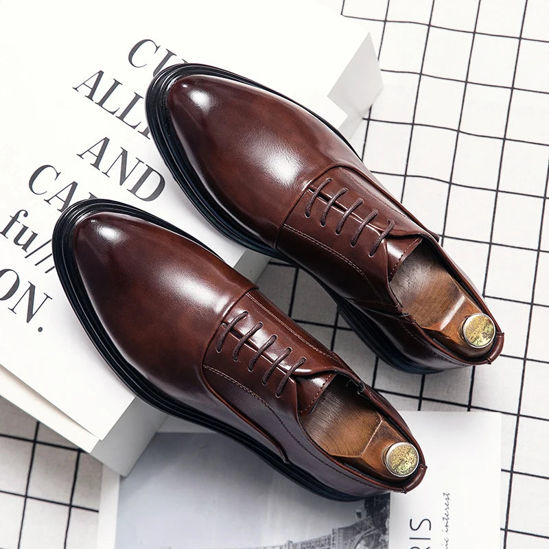 Classique Oxfords chaussures hommes rétro décontracté affaires chaussures en cuir Social pour hommes bureau mariage chaussures en cuir hommes chaussures habillées