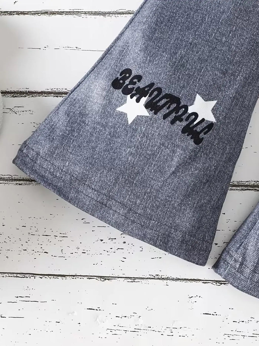 Tenue d'été décontractée pour filles : T-shirt avec imprimé cœur et visage souriant + pantalon évasé en faux denim avec graffiti « Happy Time », ensemble deux pièces adapté aux enfants de 4 à 12 ans, vêtements p