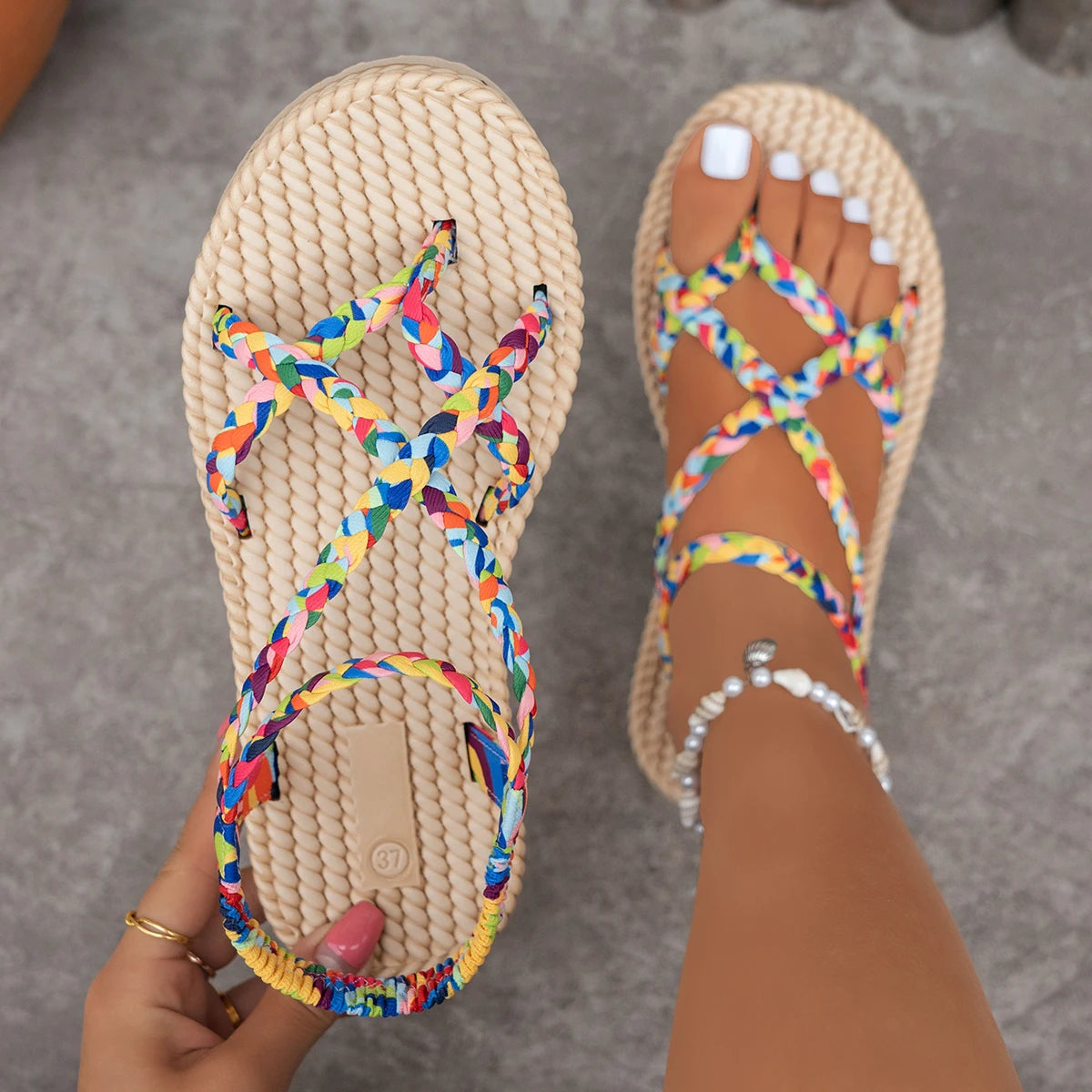 Sandales plates pour femmes, sandales légères et tendance, chaussures de plage pour femmes, nouvelles sandales d'été à bout rond, chaussures confortables