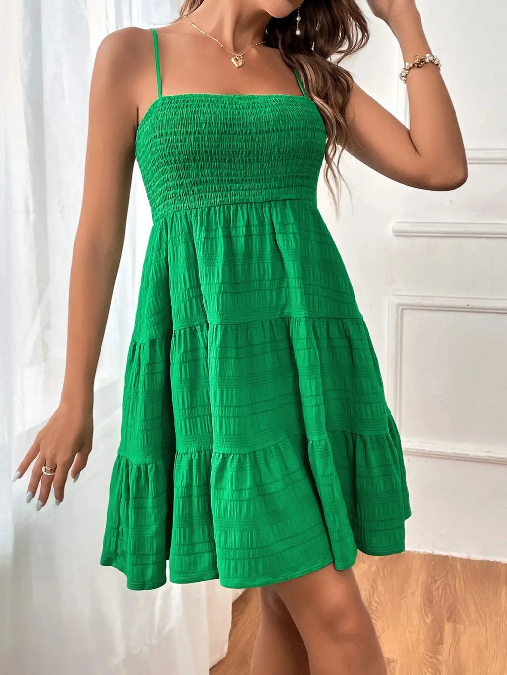 Mode femme Spaghetti sangle smocké Bustier Mini robe bleu à volants à plusieurs niveaux robe trapèze été décontracté vacances vêtements de plage
