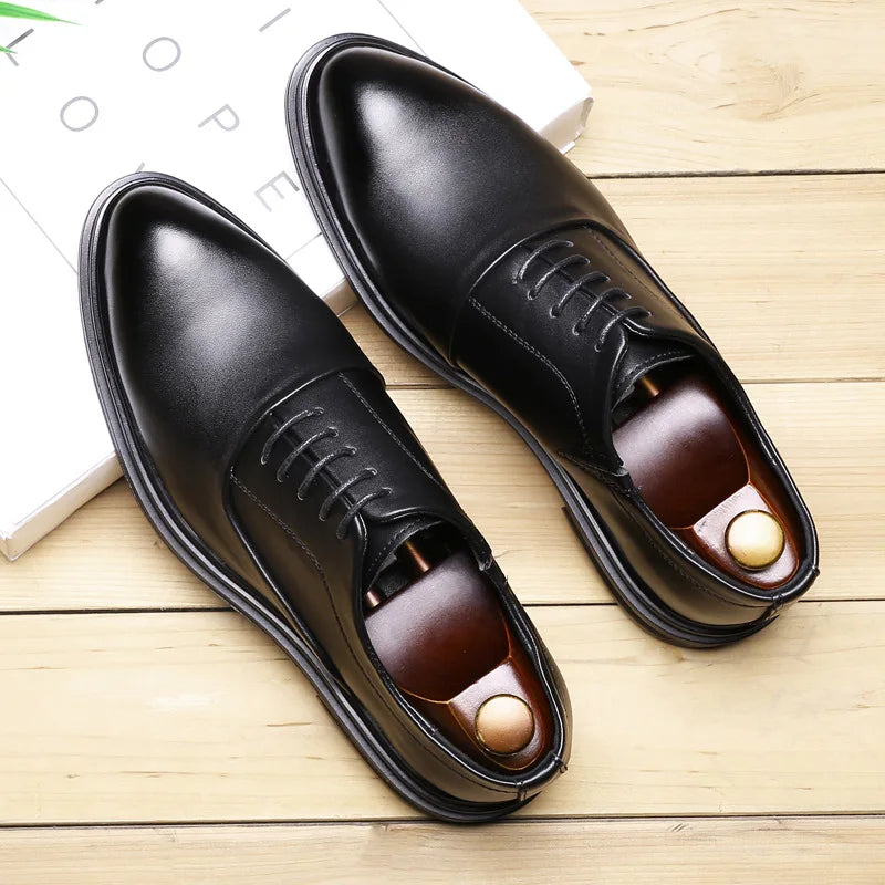 Hommes bout pointu à lacets chaussures habillées hommes semelle épaisse affaires chaussures en cuir décontracté britannique en cuir souple hommes chaussures de mariage de luxe