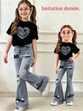 Tenue d'été décontractée pour filles : T-shirt avec imprimé cœur et visage souriant + pantalon évasé en faux denim avec graffiti « Happy Time », ensemble deux pièces adapté aux enfants de 4 à 12 ans, vêtements p