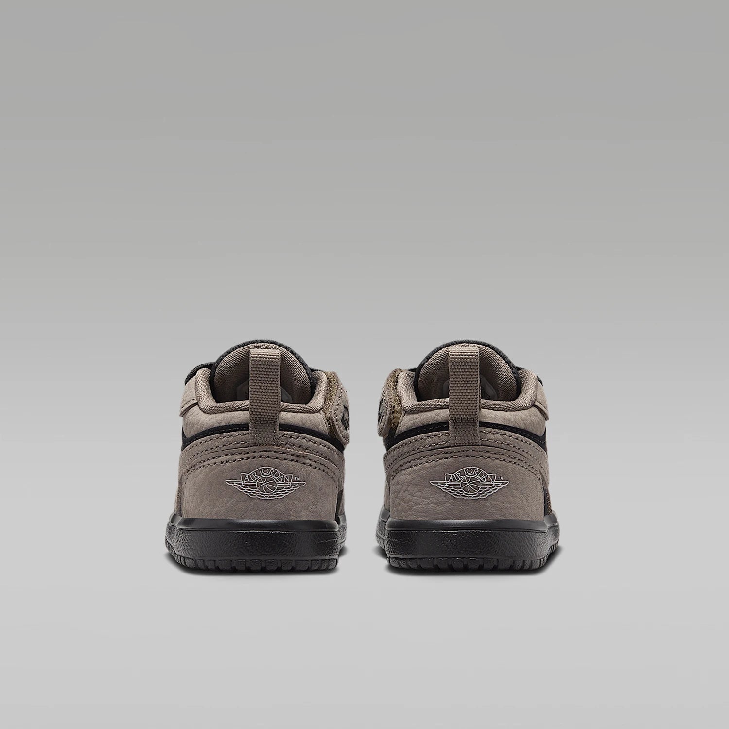 Nike Authentic JORDAN Chaussures de sport basses résistantes à l'usure avec velcro pour enfants IQ8631-005