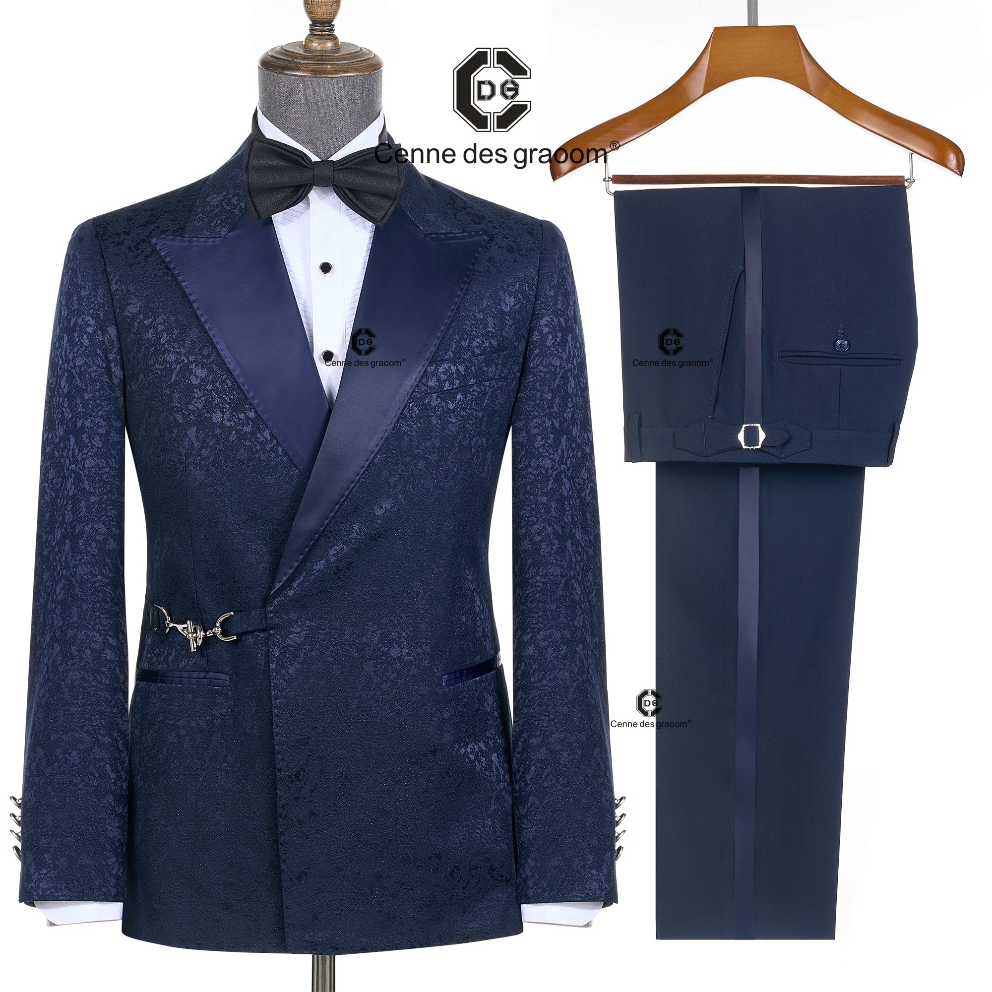 Cenne Des Graoom 2026 – Ensemble 2 pièces de smoking bleu élégant et luxueux en jacquard floral avec boucle latérale métallique pour mariage et cérémonie (garçons d'honneur)
