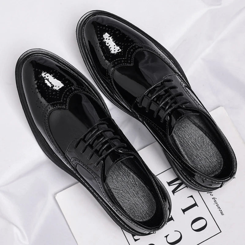 Chaussures habillées en cuir verni brillant, perforées et brogues, à lacets, pour jeunes hommes, mariages et soirées