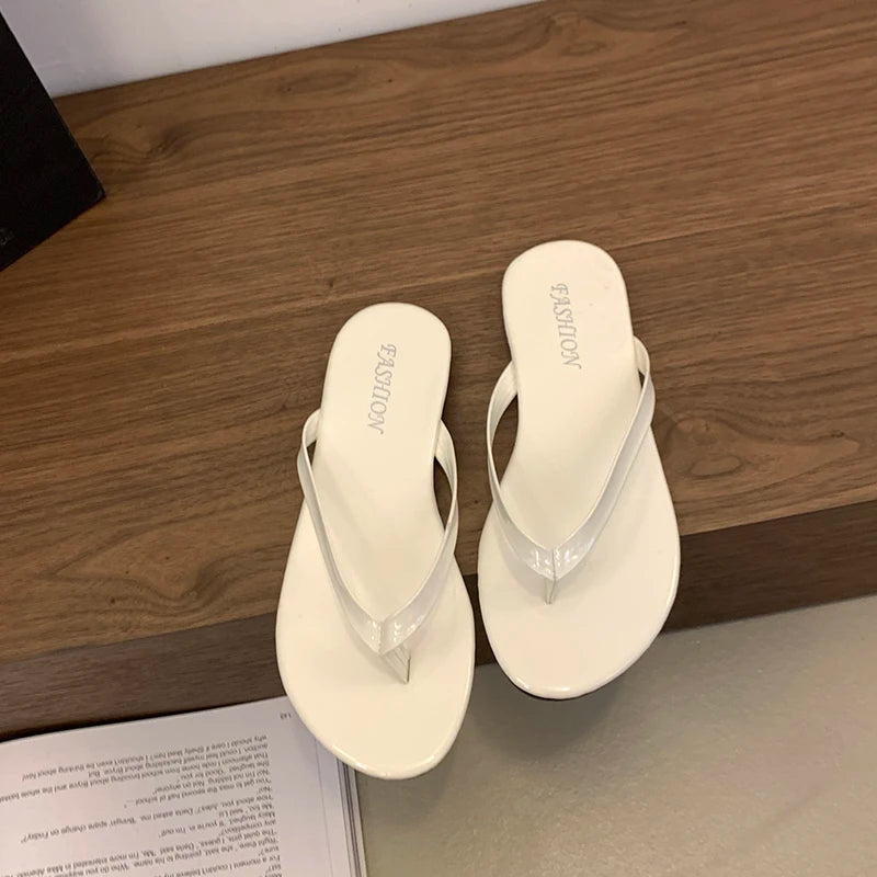 Sandales grande taille chaussures pour femmes été 2025 nouvelles tongs pantoufles extérieures sandales plates