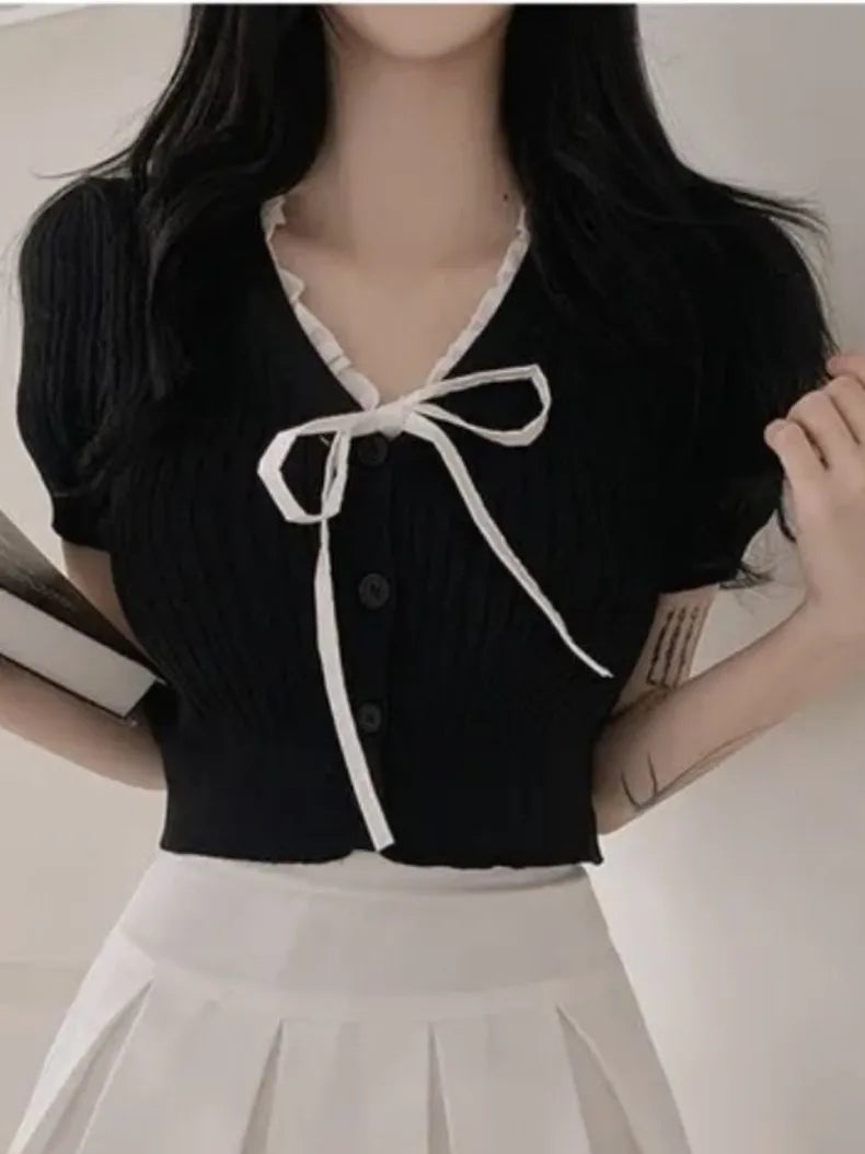 T-shirt tricoté chic d'été pour femme, coupe ajustée, col en V, manches courtes, style décontracté, longueur courte, en maille fine