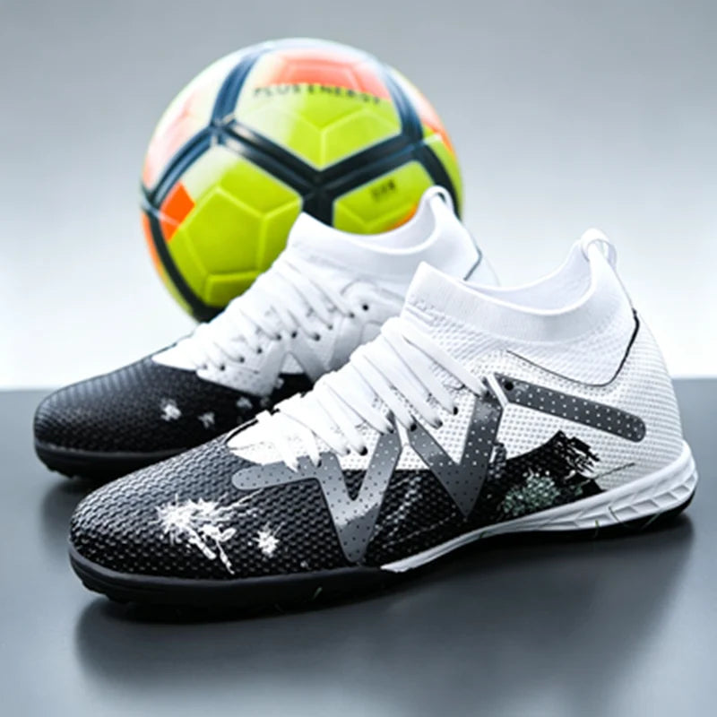 Chaussures de football unisexes TF, design d'inspiration rétro, cuir PU de qualité supérieure, semelle extérieure en caoutchouc durable, allient style et performance.