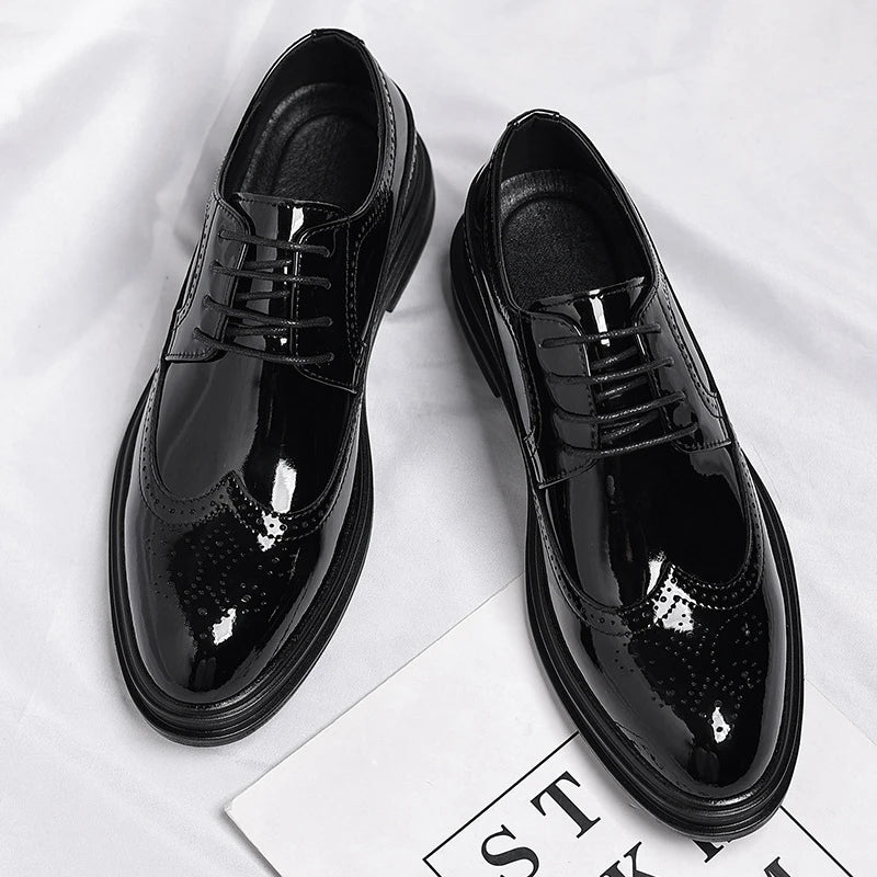 Chaussures habillées en cuir verni brillant, perforées et brogues, à lacets, pour jeunes hommes, mariages et soirées