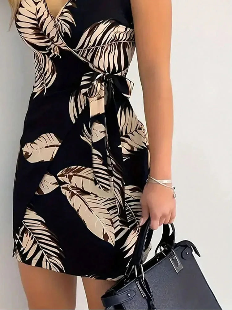 Robe courte à bretelles spaghetti à imprimé floral pour femme, décontractée, avec détail noué sur le devant, coupe confortable, idéale pour les tenues décontractées d'été
