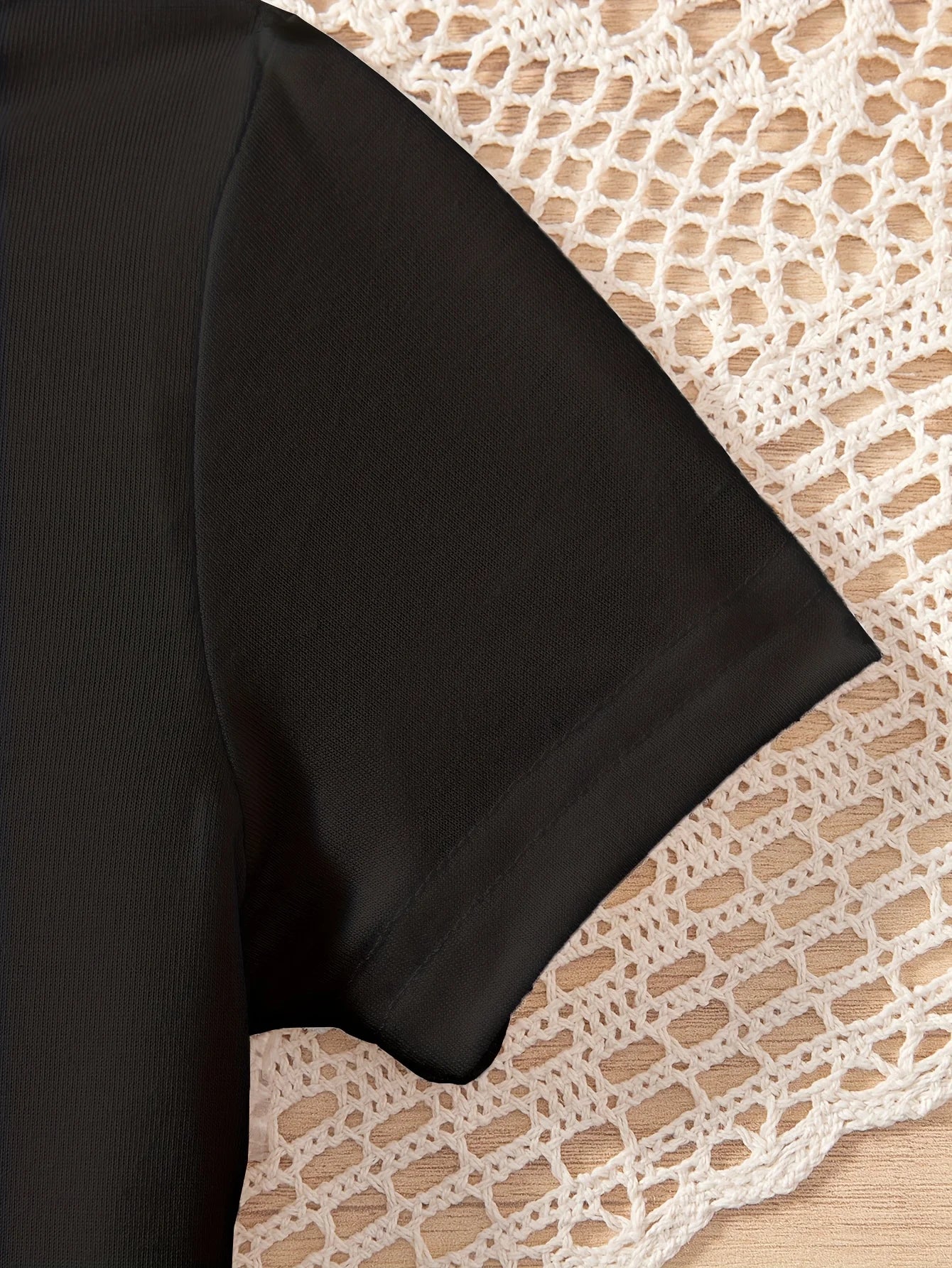 Tenue d'été décontractée pour filles : ensemble deux pièces avec haut à manches courtes à imprimé nœud et jupe lanterne en rose et noir, tendance et polyvalent, adapté aux enfants de 8 à 12 ans, à porter à la mai