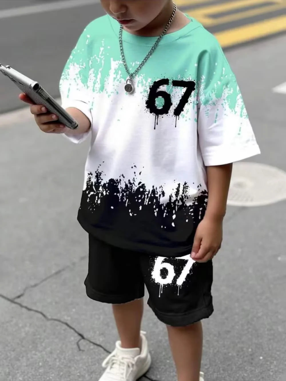 Ensemble 2 pièces pour enfants : T-shirt à manches courtes et short imprimé chiffres 6 et 7, style 'Brainrot' italien amusant, pour garçons