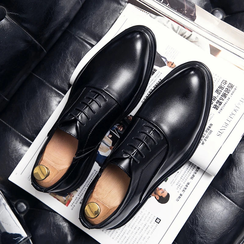 Classique Oxfords chaussures hommes rétro décontracté affaires chaussures en cuir Social pour hommes bureau mariage chaussures en cuir hommes chaussures habillées