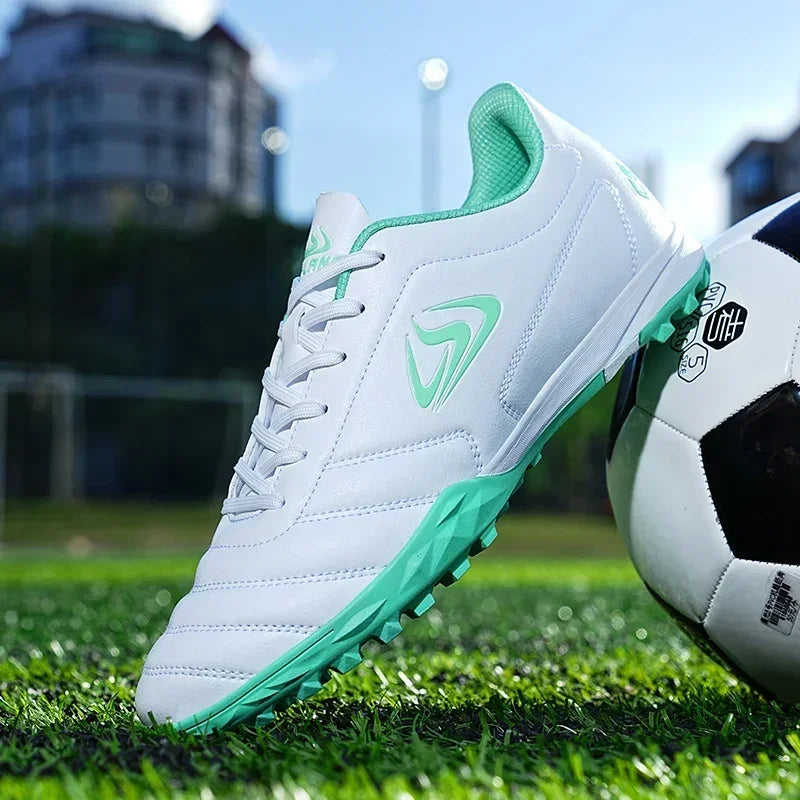 Chaussures de Football professionnelles pour hommes, baskets de Football pour adultes, Futsal d'intérieur, ultralégères, antidérapantes, résistantes à l'usure, bottes de Sport, nouvelle collection