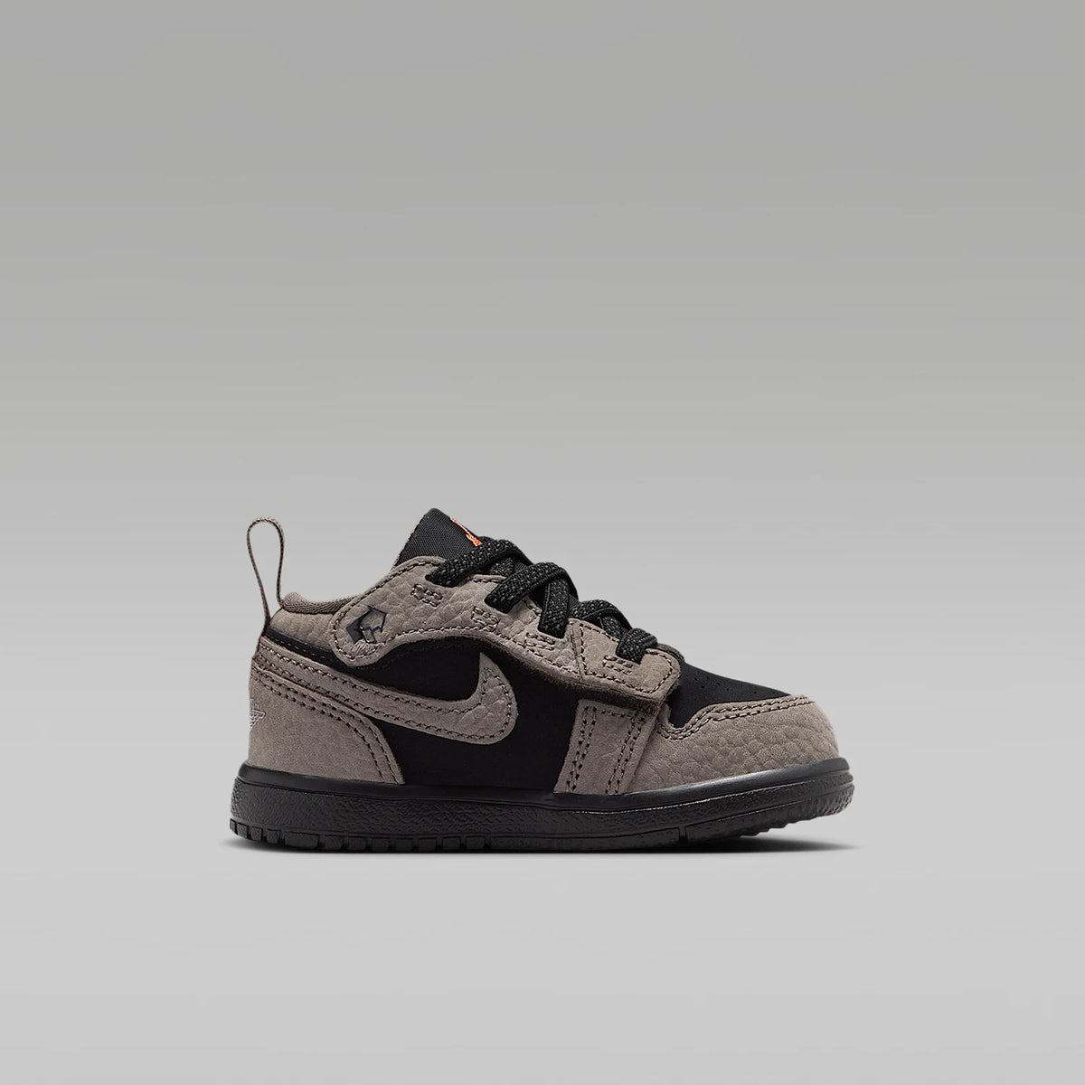 Nike Authentic JORDAN Chaussures de sport basses résistantes à l'usure avec velcro pour enfants IQ8631-005