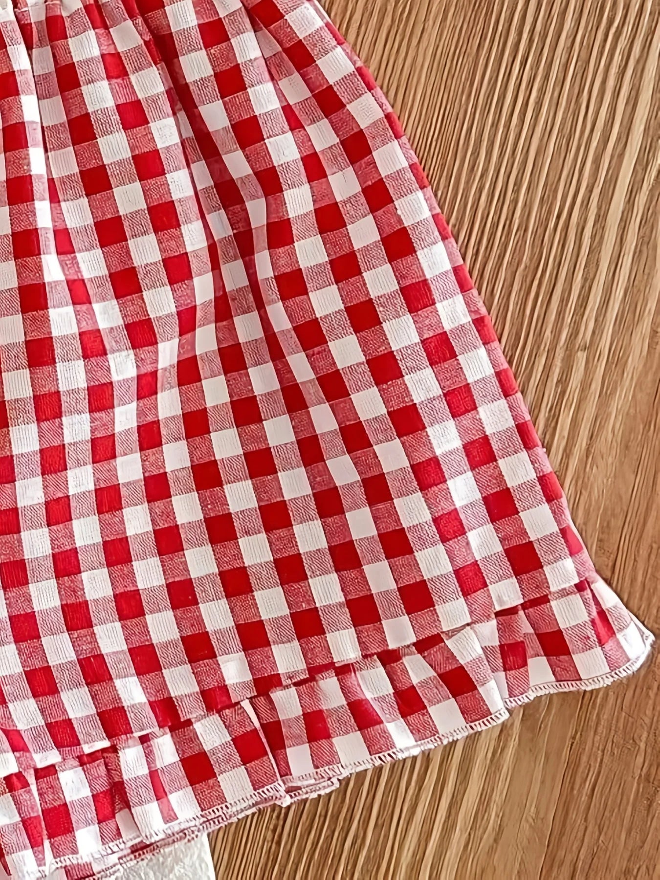 Ensemble de shorts décontractés d'été pour filles : T-shirt mignon et adorable à imprimé fraises et nœuds, associé à un short à carreaux rouges, ensemble deux pièces, combinaison rouge et blanc, adapté aux filles