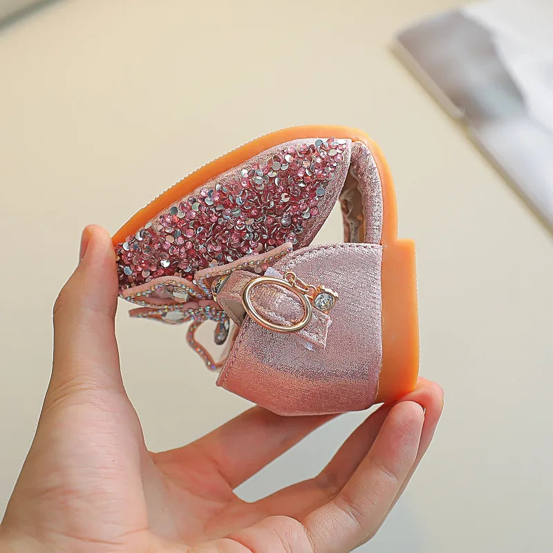 Nouvelles sandales d'été pour filles, style princesse, à nœud, chaussures Mary Jane à bout fermé et semelle souple pour enfants, chaussures de scène plates et décontractées pour la danse