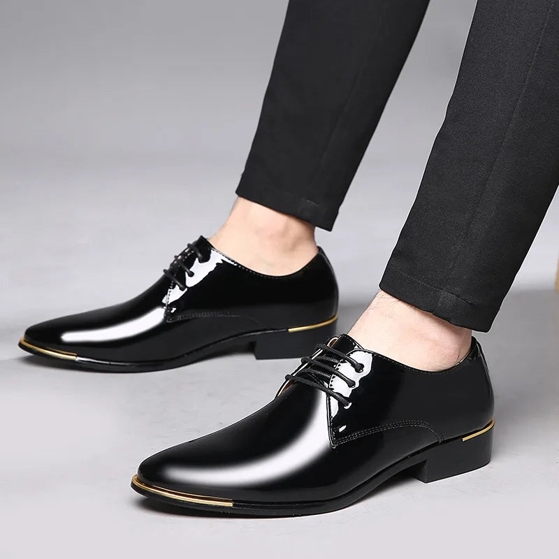 Chaussures habillées pour hommes chaussures en cuir verni nouvelles chaussures de bureau à bout pointu à lacets chaussure de mariage souple noire grande taille chaussure pour hommes d'affaires