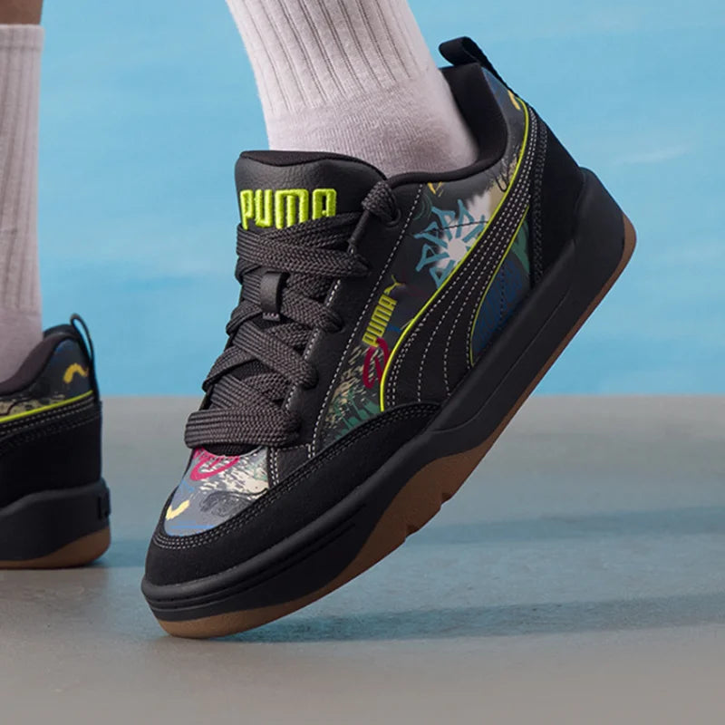 Chaussures de skate Puma Low à imprimé graffiti pour hommes et femmes, en daim noir avec bordure néon, semelle en caoutchouc, streetwear, skateboard, baskets décontractées