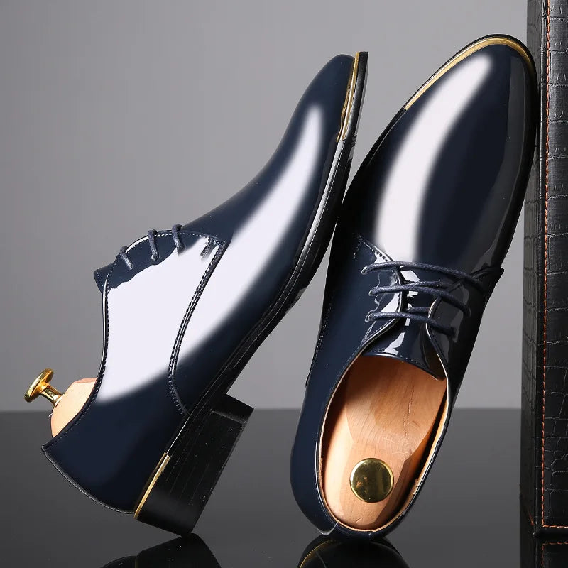 Chaussures habillées pour hommes chaussures en cuir verni nouvelles chaussures de bureau à bout pointu à lacets chaussure de mariage souple noire grande taille chaussure pour hommes d'affaires