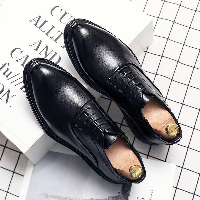 Classique Oxfords chaussures hommes rétro décontracté affaires chaussures en cuir Social pour hommes bureau mariage chaussures en cuir hommes chaussures habillées