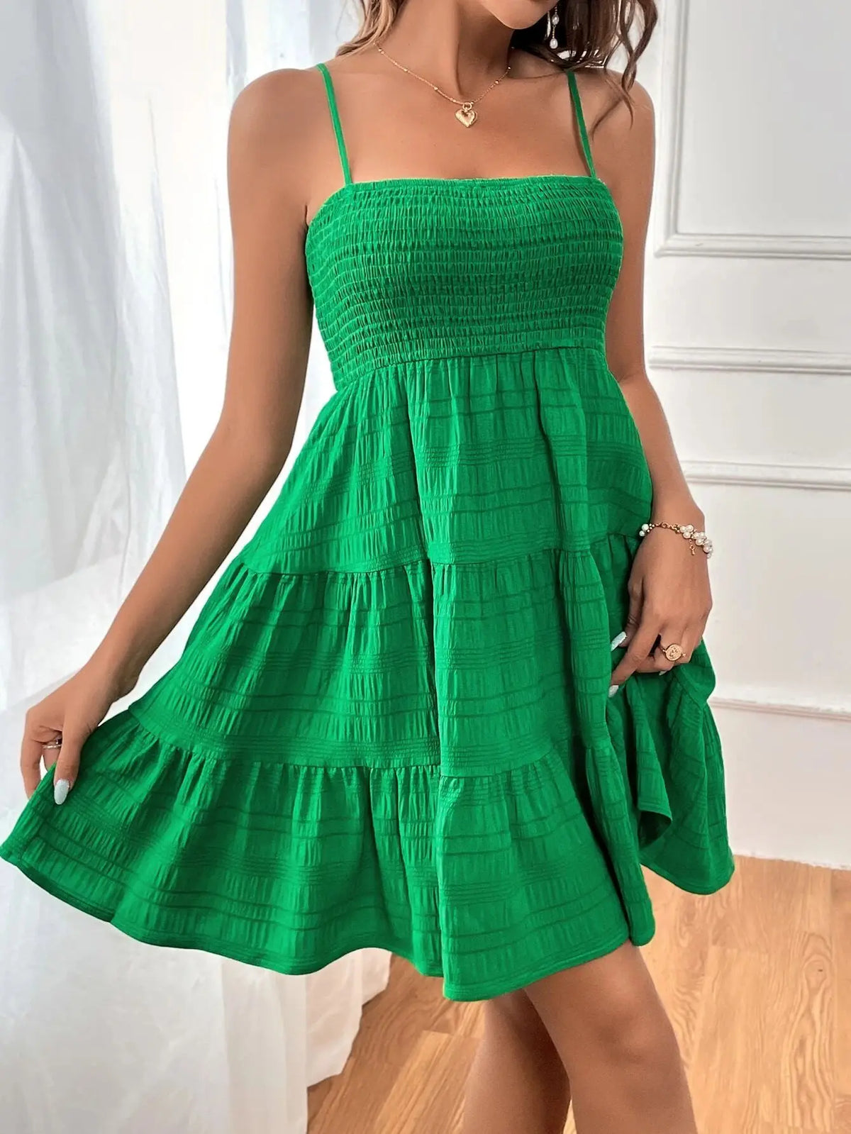 Mode femme Spaghetti sangle smocké Bustier Mini robe bleu à volants à plusieurs niveaux robe trapèze été décontracté vacances vêtements de plage
