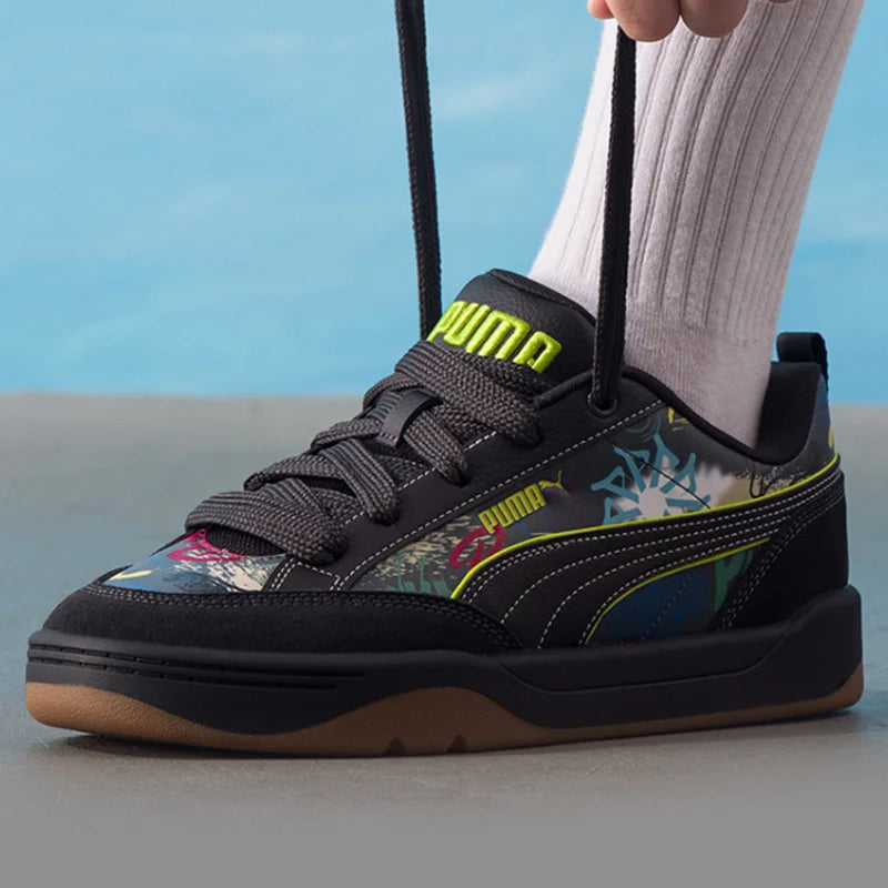 Chaussures de skate Puma Low à imprimé graffiti pour hommes et femmes, en daim noir avec bordure néon, semelle en caoutchouc, streetwear, skateboard, baskets décontractées
