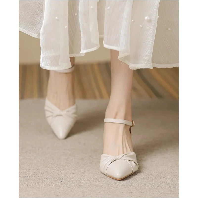 Chaussures à talons élégantes pour soirée de bal |   Pumps à talon bloc et bride cheville pour femme, printemps 2026 |   Sandales décontractées confortables à bout fermé et découpé