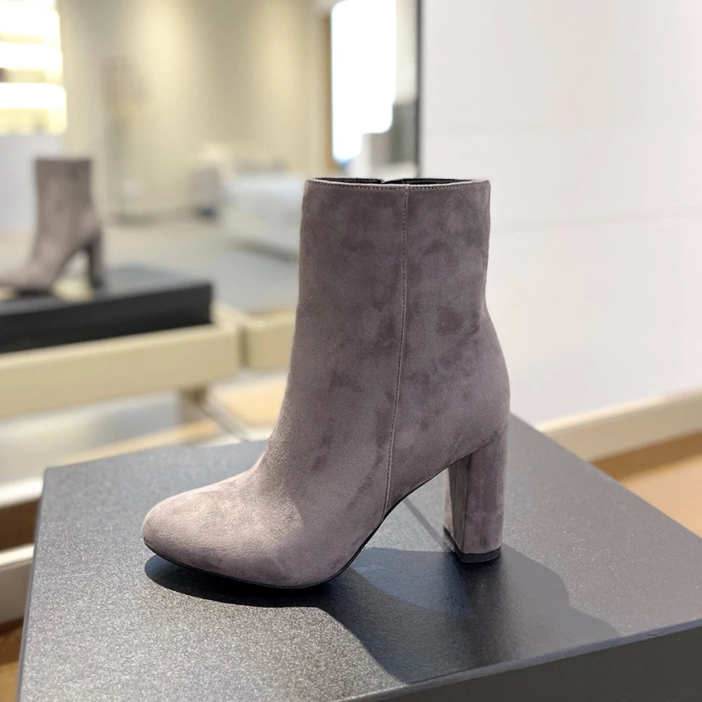 Nouvelles bottes de luxe 2026 pour femme, modèle haut de gamme, à bout rond doux, talon bas, style chevalier, bottes longues