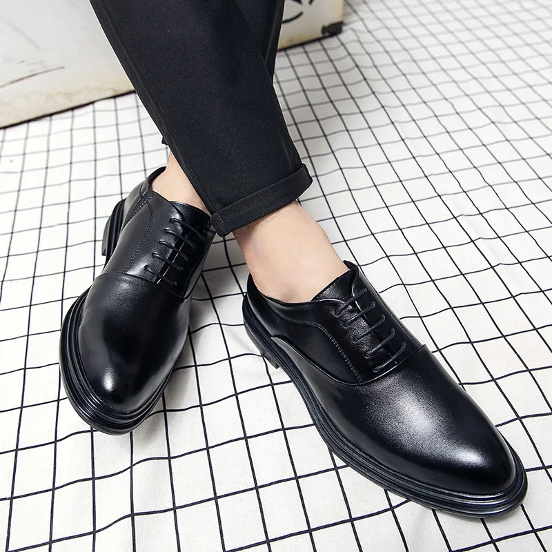 Classique Oxfords chaussures hommes rétro décontracté affaires chaussures en cuir Social pour hommes bureau mariage chaussures en cuir hommes chaussures habillées