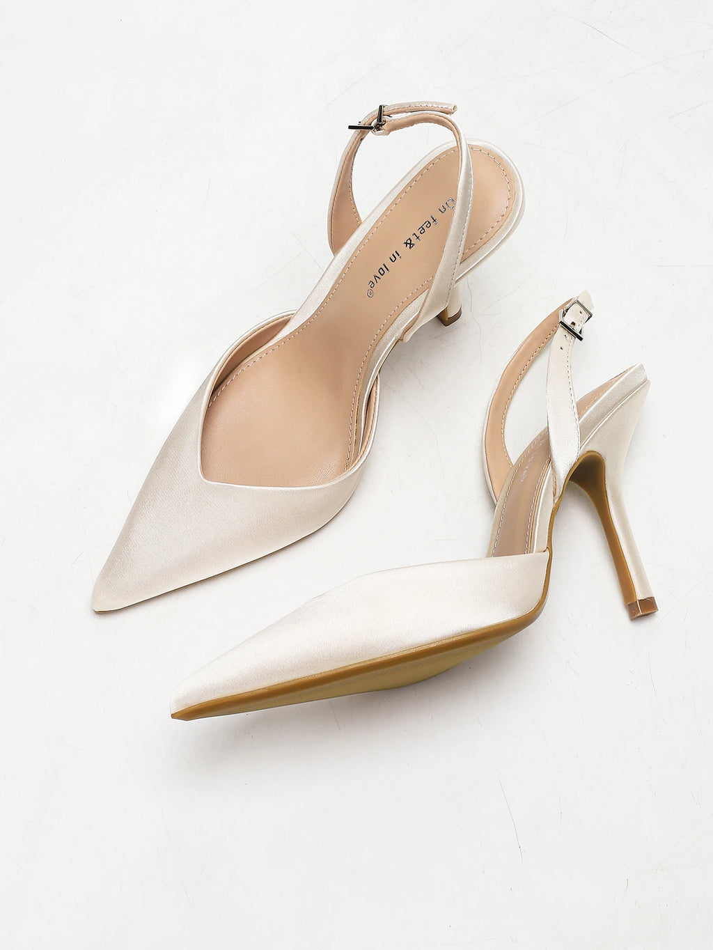 Sandales à talons slingback à bout pointu en satin ivoire pour femmes