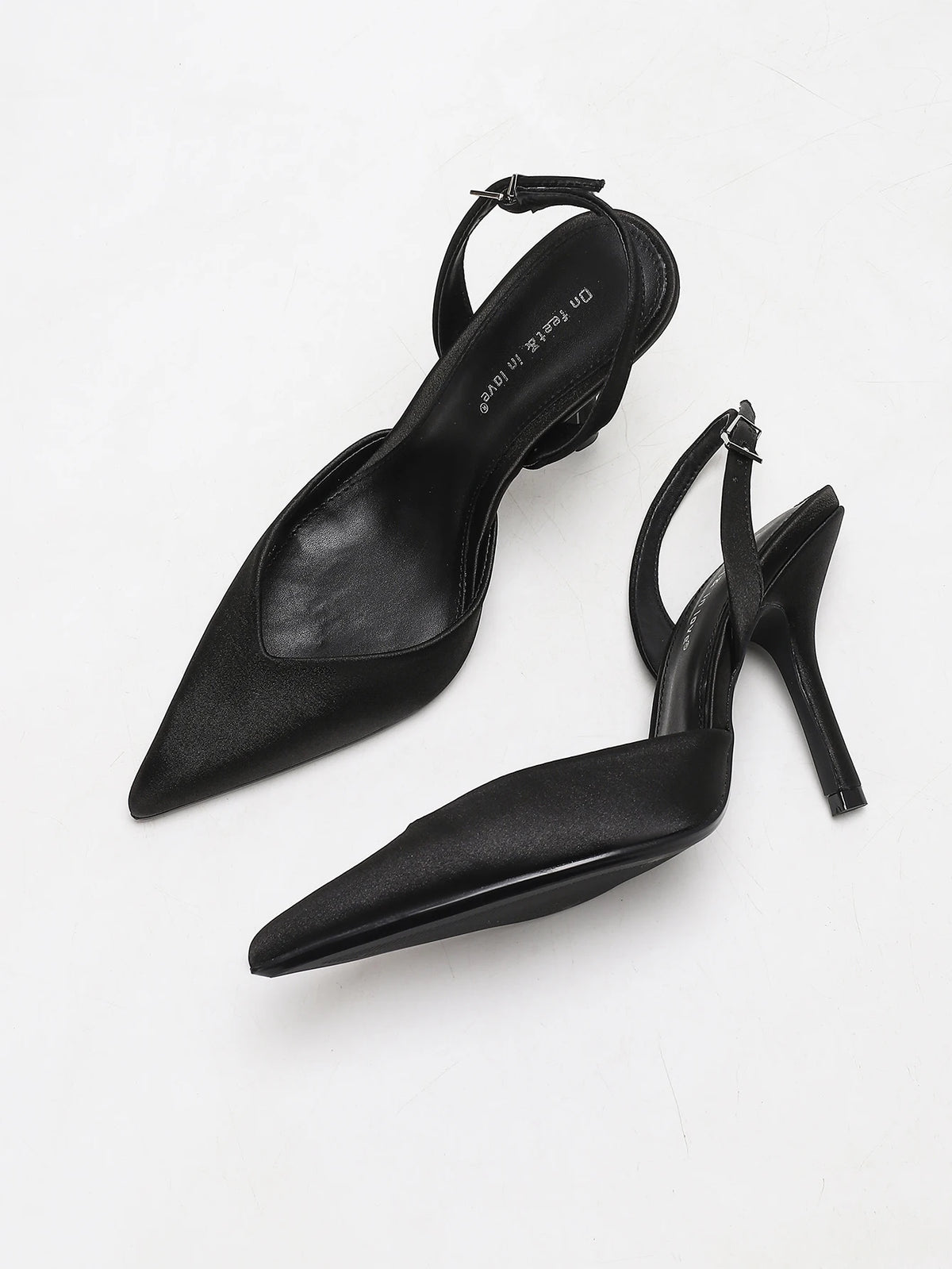Sandales à talons slingback à bout pointu en satin ivoire pour femmes