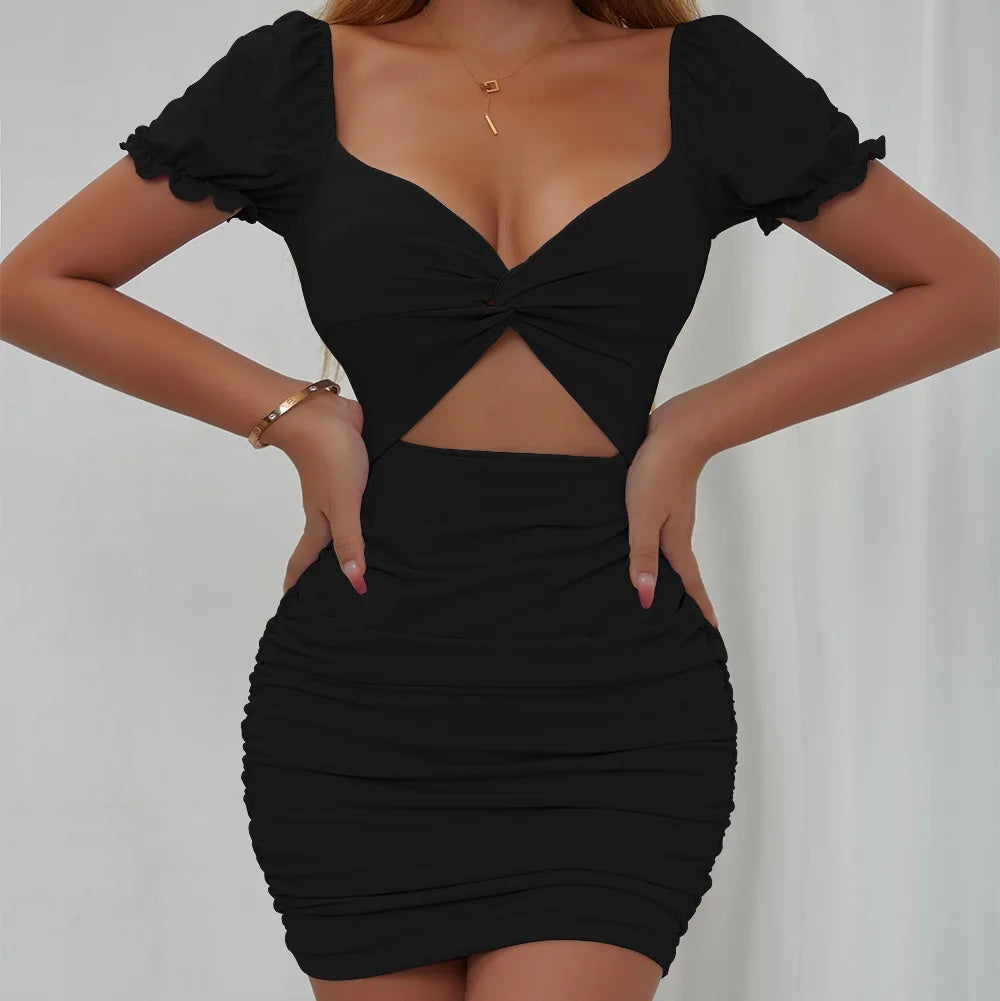 Nouvelle robe plissée sexy et tendance pour femme avec découpes et manches bouffantes, couvrant les fesses
