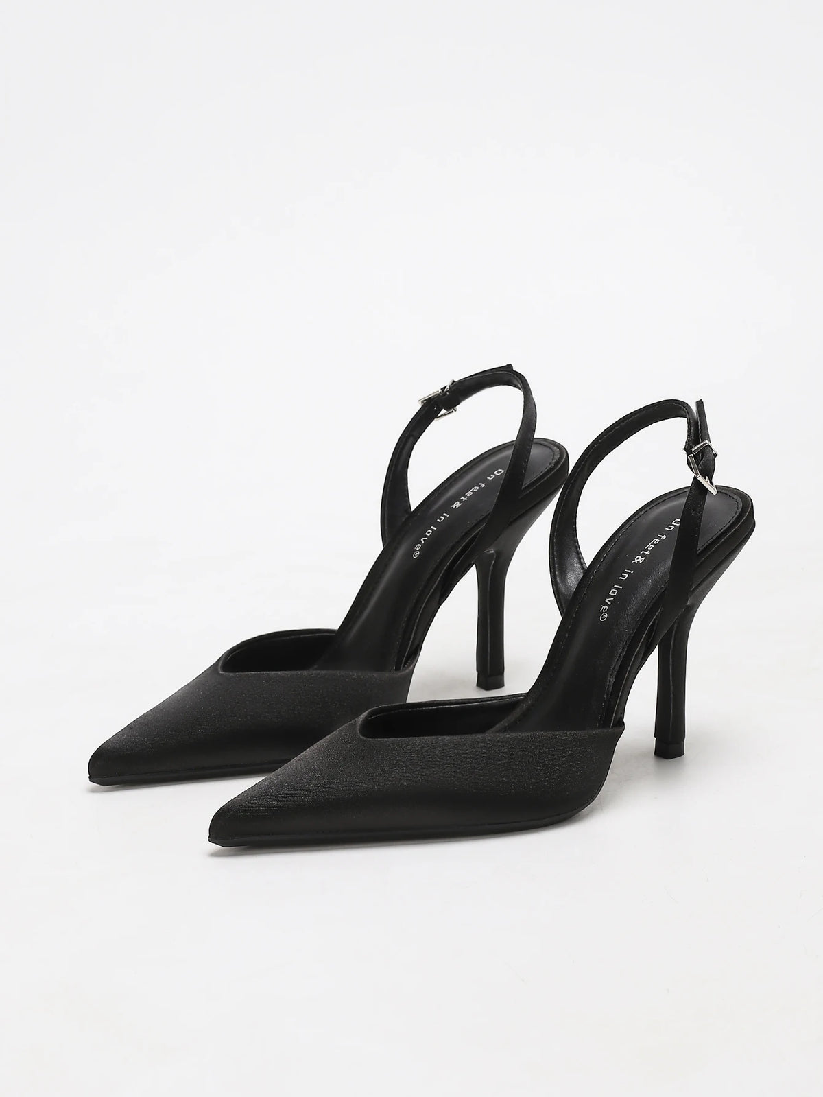 Sandales à talons slingback à bout pointu en satin ivoire pour femmes