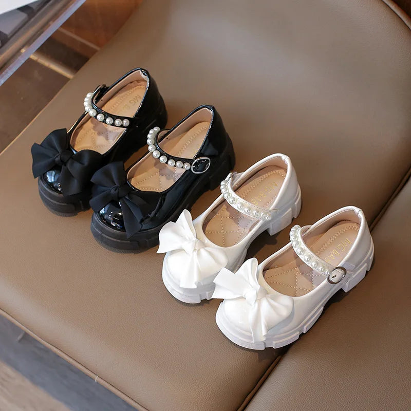 Nouvelles chaussures de princesse à nœud perlé pour enfants printemps-automne, chaussures Mary Jane à talon bas souples pour filles, mocassins à boucle, chaussures décontractées pour tous les jours