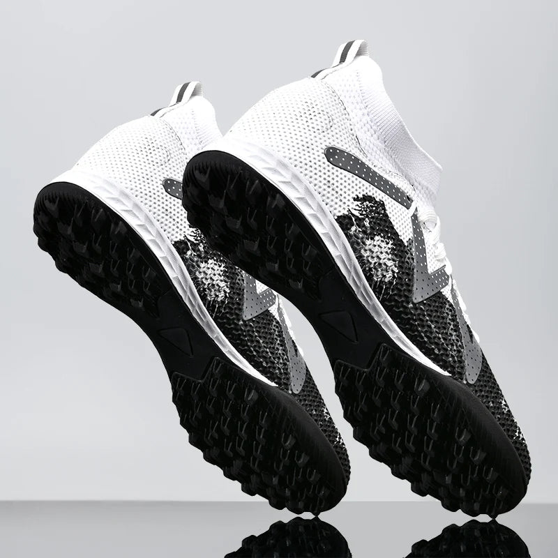 Chaussures de football unisexes TF, design d'inspiration rétro, cuir PU de qualité supérieure, semelle extérieure en caoutchouc durable, allient style et performance.