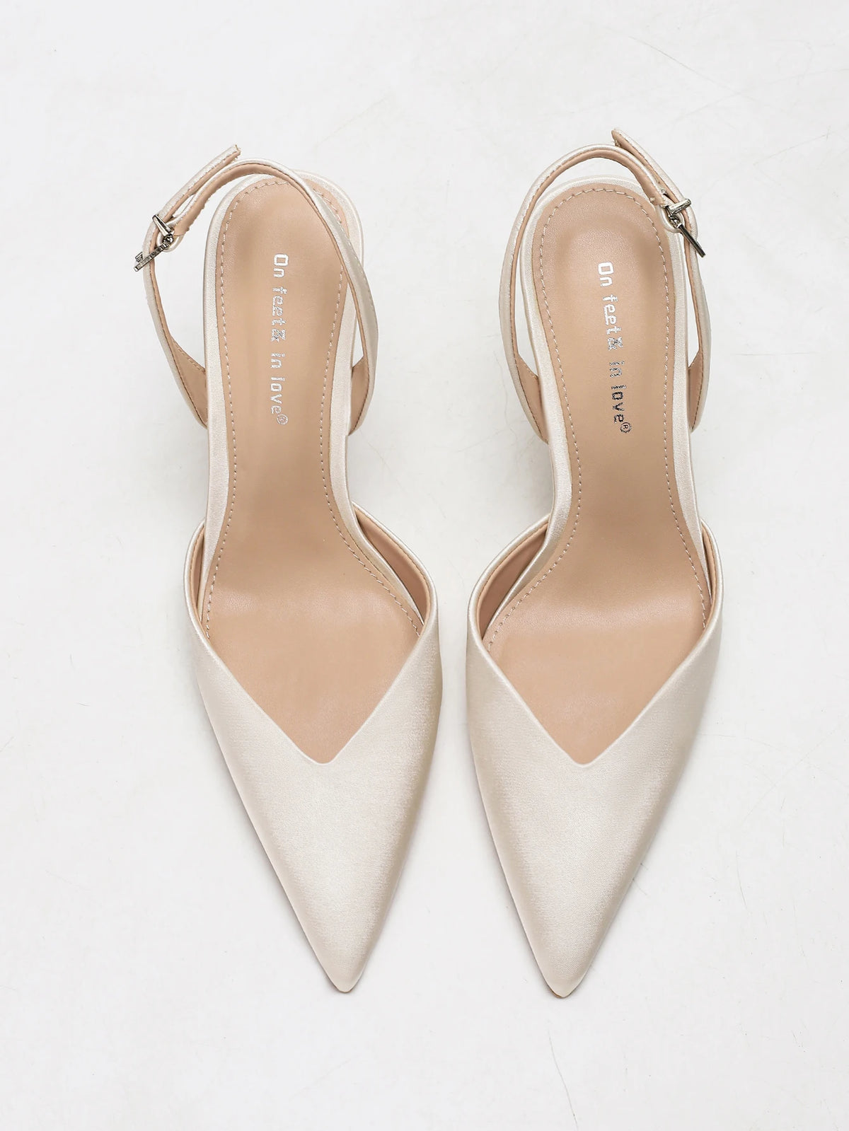 Sandales à talons slingback à bout pointu en satin ivoire pour femmes
