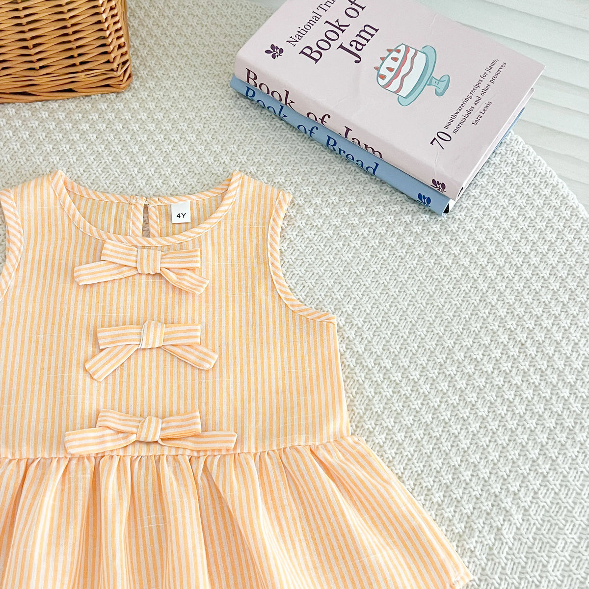 Costumes d'été pour filles, ensemble deux pièces sans manches avec nœud à rayures verticales bleues, haut + pantalon, vêtements doux pour enfants