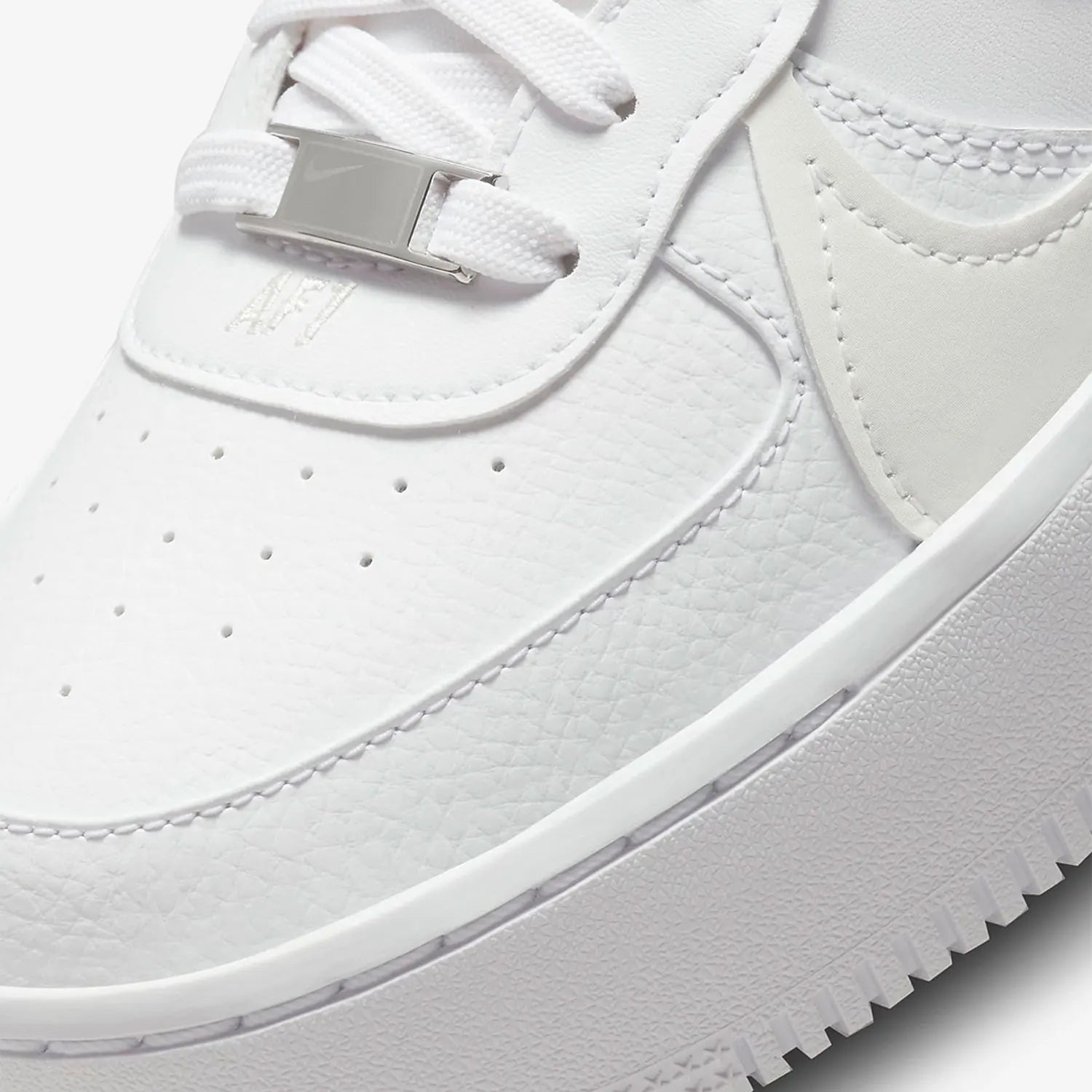 Nike Authentic AF1 Air Force 1 Baskets de sport résistantes à l'usure pour femmes DJ9946-100